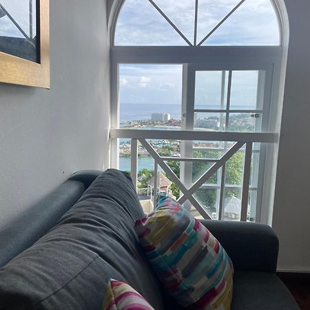 Oceanbreeze Jamaica Penthouse, 7-Minute Walk To Beach Ocho Rios Exteriér fotografie