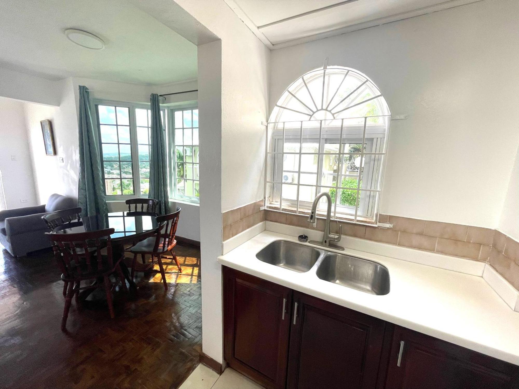 Oceanbreeze Jamaica Penthouse, 7-Minute Walk To Beach Ocho Rios Exteriér fotografie