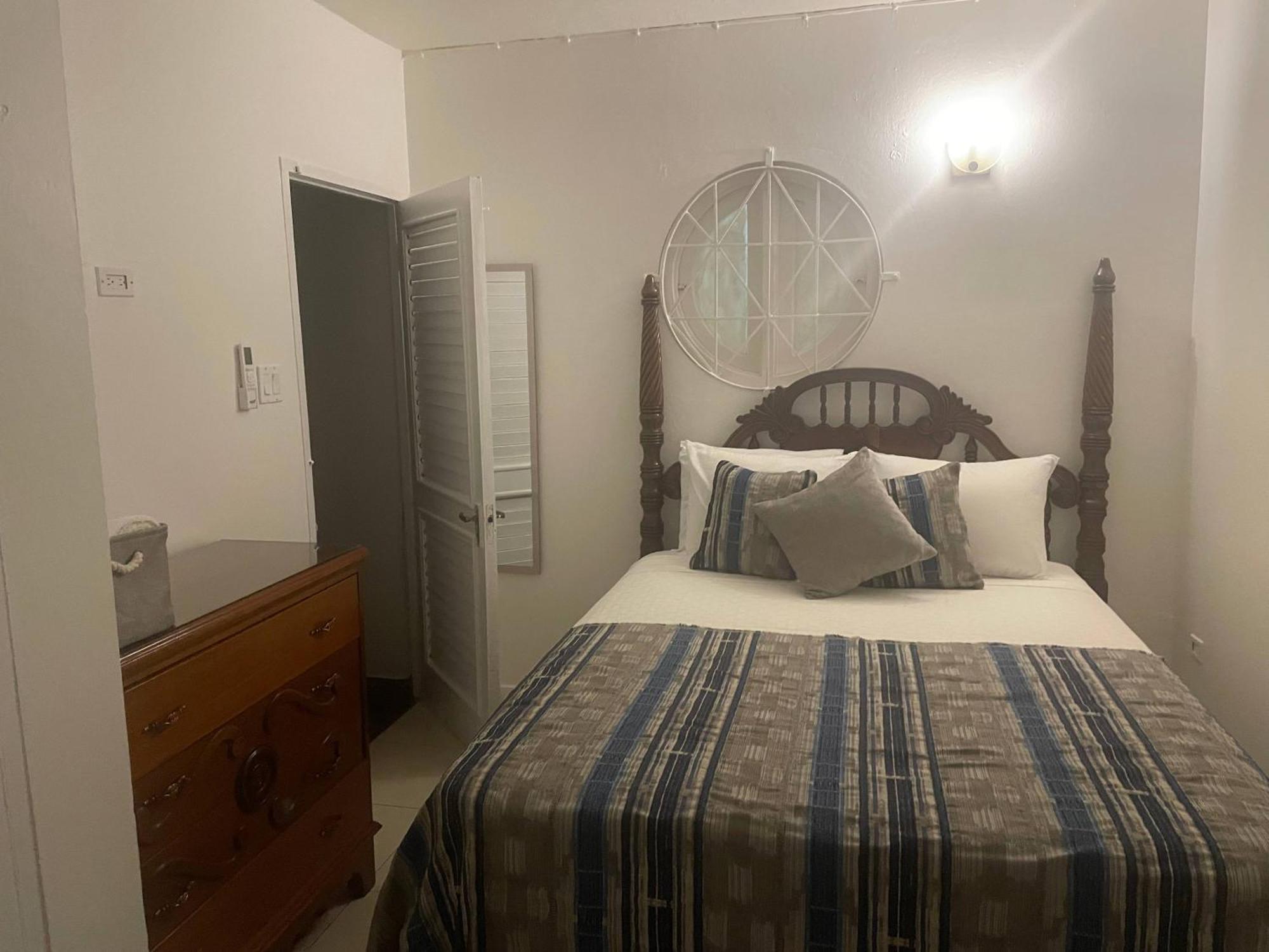 Oceanbreeze Jamaica Penthouse, 7-Minute Walk To Beach Ocho Rios Exteriér fotografie