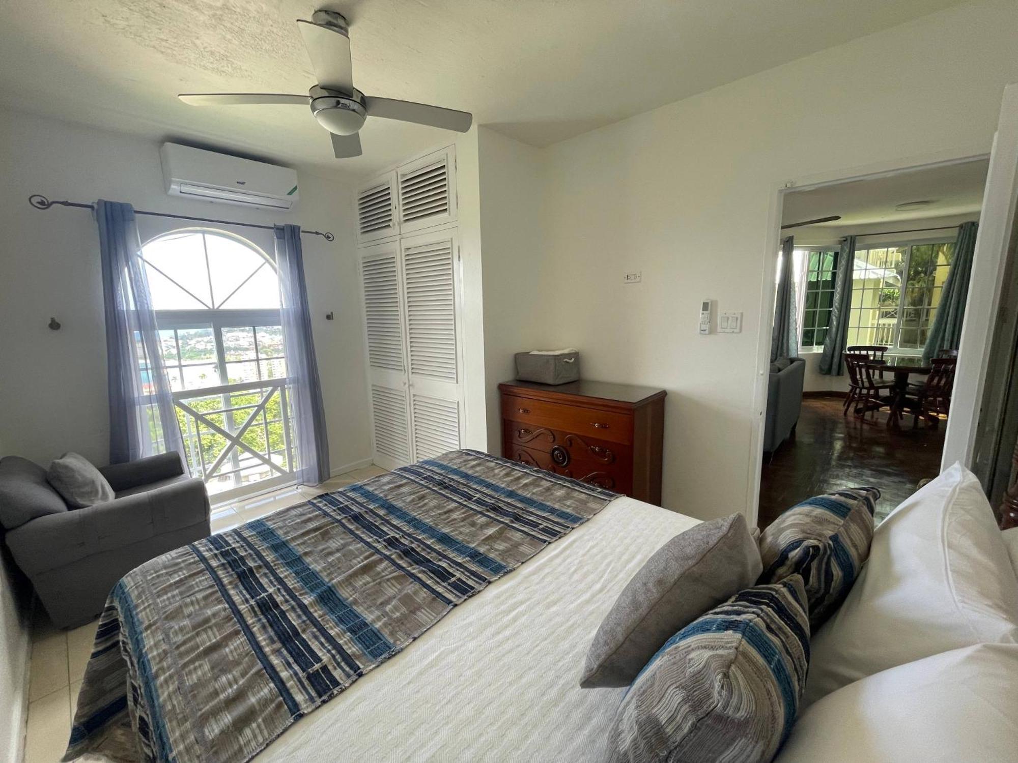 Oceanbreeze Jamaica Penthouse, 7-Minute Walk To Beach Ocho Rios Exteriér fotografie
