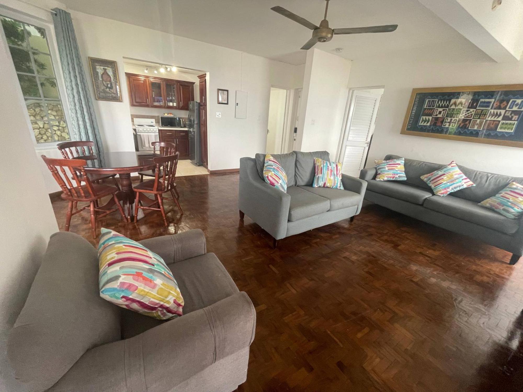 Oceanbreeze Jamaica Penthouse, 7-Minute Walk To Beach Ocho Rios Exteriér fotografie
