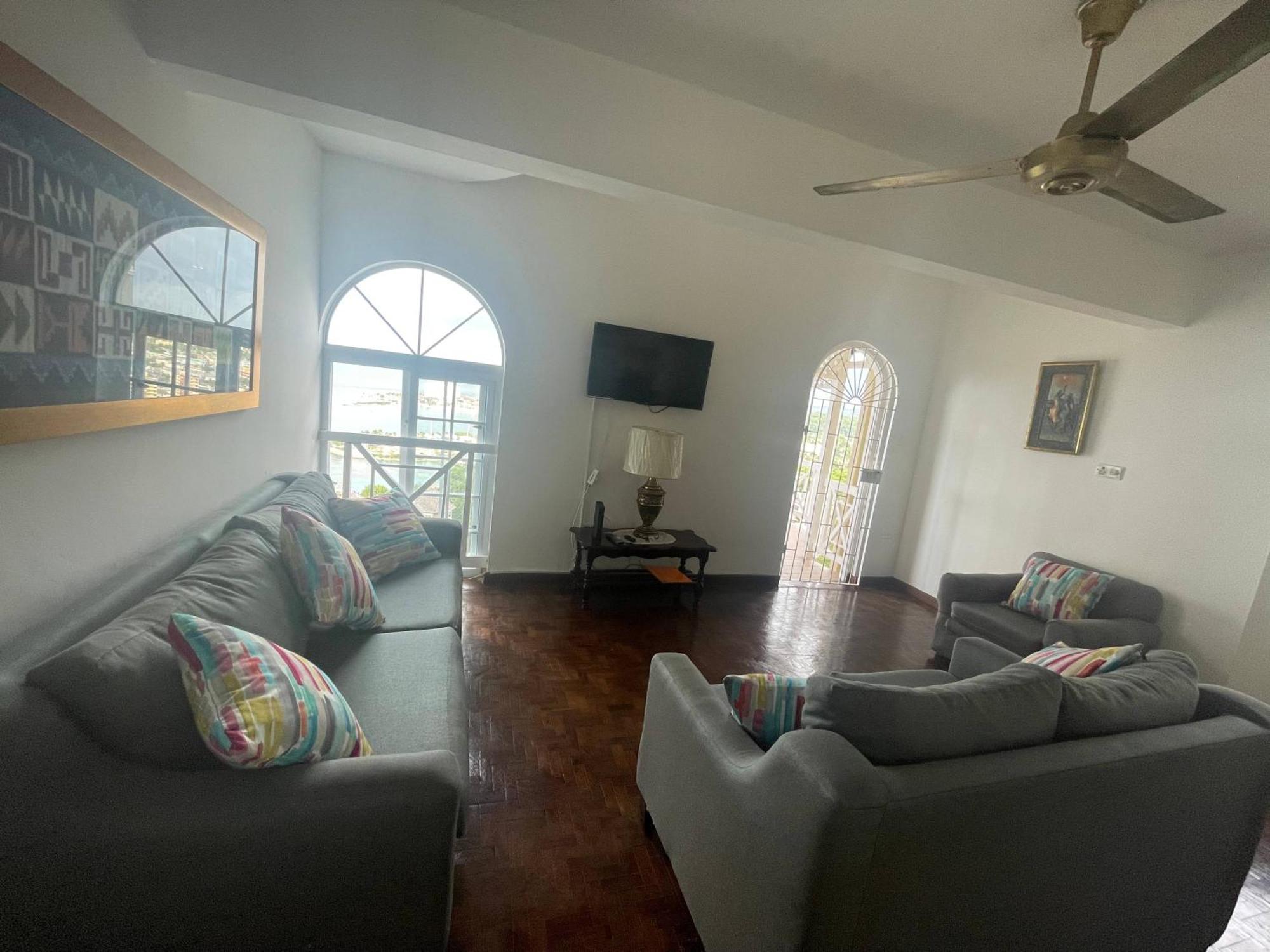 Oceanbreeze Jamaica Penthouse, 7-Minute Walk To Beach Ocho Rios Exteriér fotografie